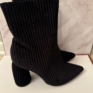 Cape Robbin Black Boots Size 9 Elegant Black Women's Ankle Boots